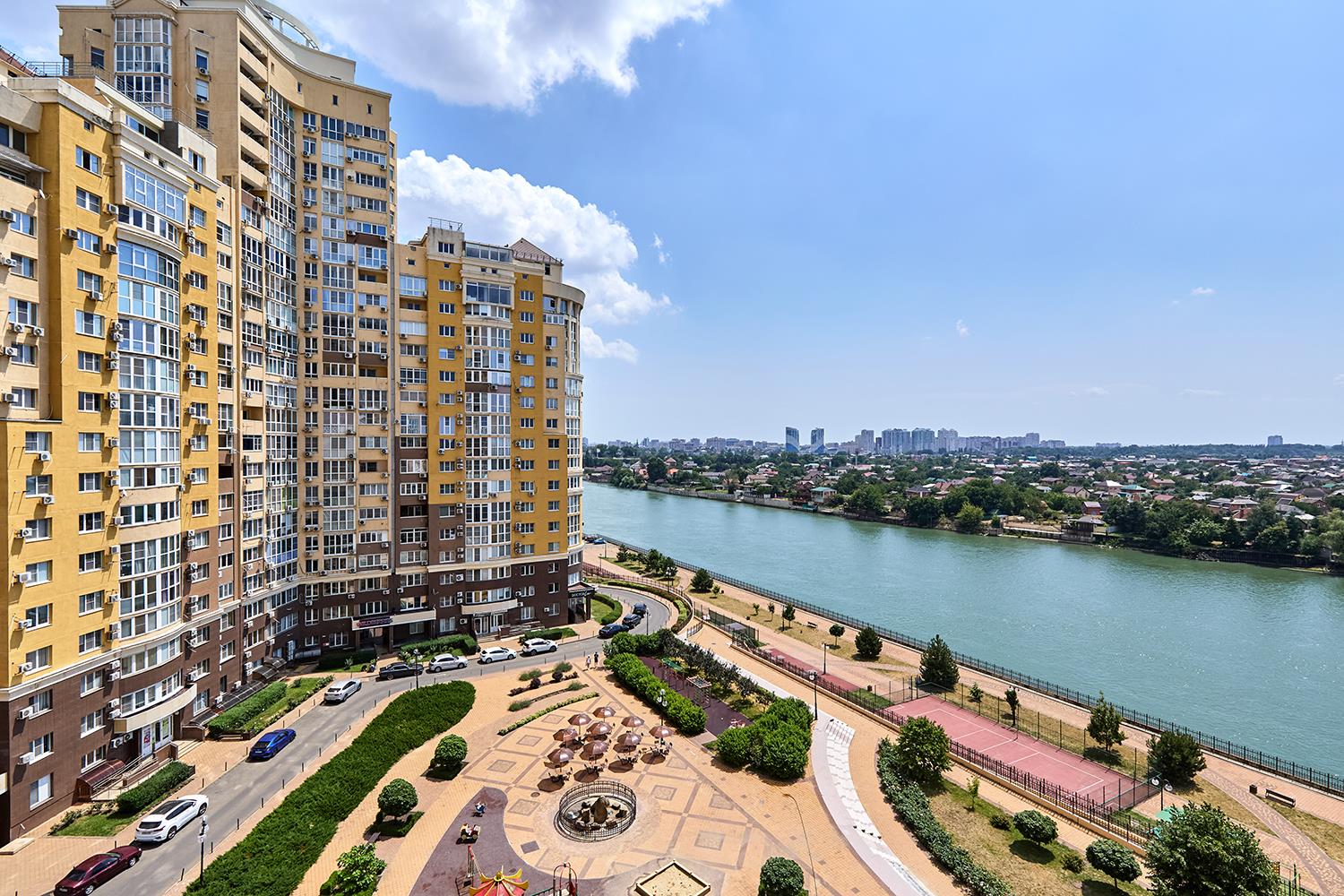 Фото №1: 3-комнатная квартира 130 м² - Краснодар, жилой комплекс Европейский, Кожзавод, мкр. Западный внутригородской округ, ул. Кожевенная, 24