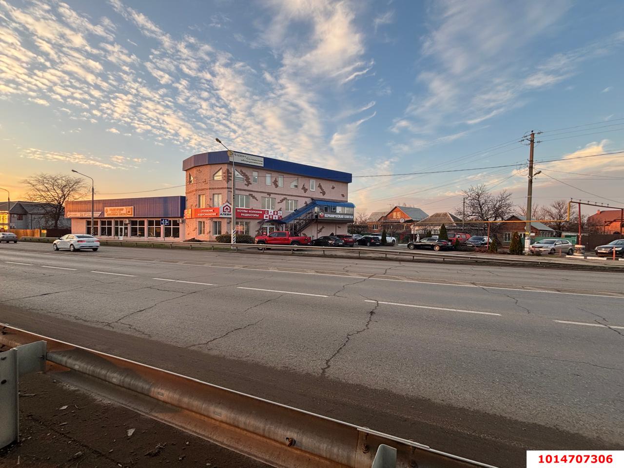 Фото №2: Коммерция 305 м² - Краснодар, Прикубанский внутригородской округ, Новый, мкр. Северный, ул. Большевистская, 286/1