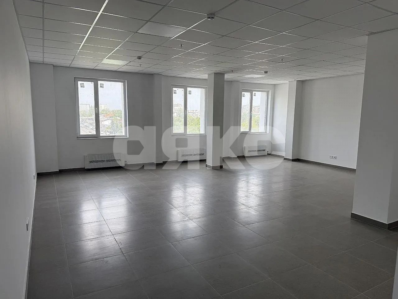 Фото №6: Коммерция 98 м² - Ростов-на-Дону, Нахичевань, ул. Закруткина, 1/2