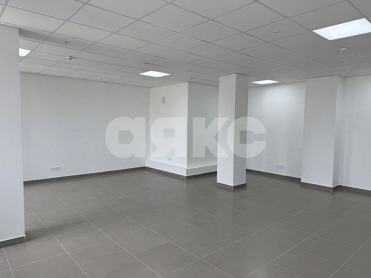Фото №5: Коммерция 98 м² - Ростов-на-Дону, Нахичевань, ул. Закруткина, 1/2