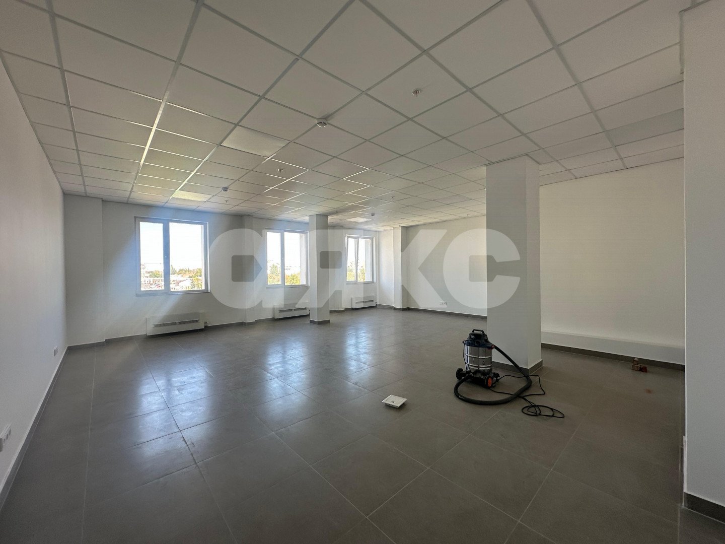 Фото №9: Коммерция 1500 м² - Ростов-на-Дону, Нахичевань, ул. Закруткина, 1/2