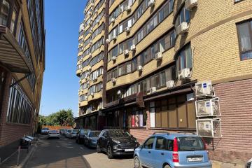 Фото №1: Офисное помещение <span class="whitespace-nowrap">100 м²</span>, <span class="whitespace-nowrap">1/12 эт.</span> - Краснодар, мкр. Камвольно-суконный Комбинат, ул. Бородинская, 10