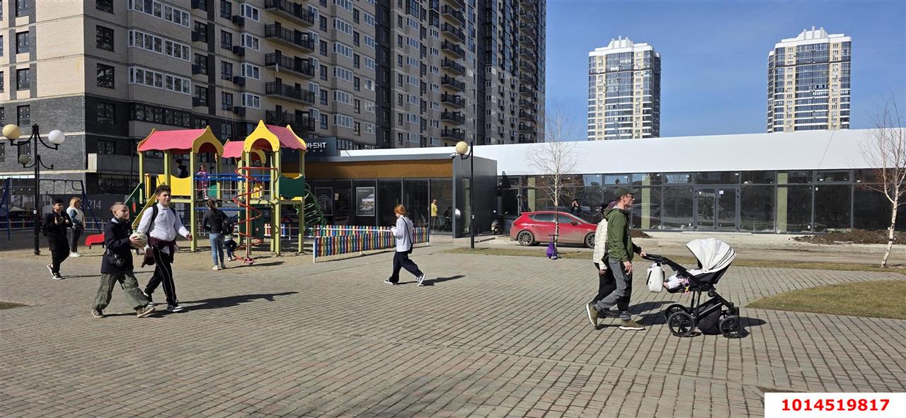 Фото №3: Торговое помещение 40 м² - Краснодар, Россинского, б-р Адмиралтейский, 1