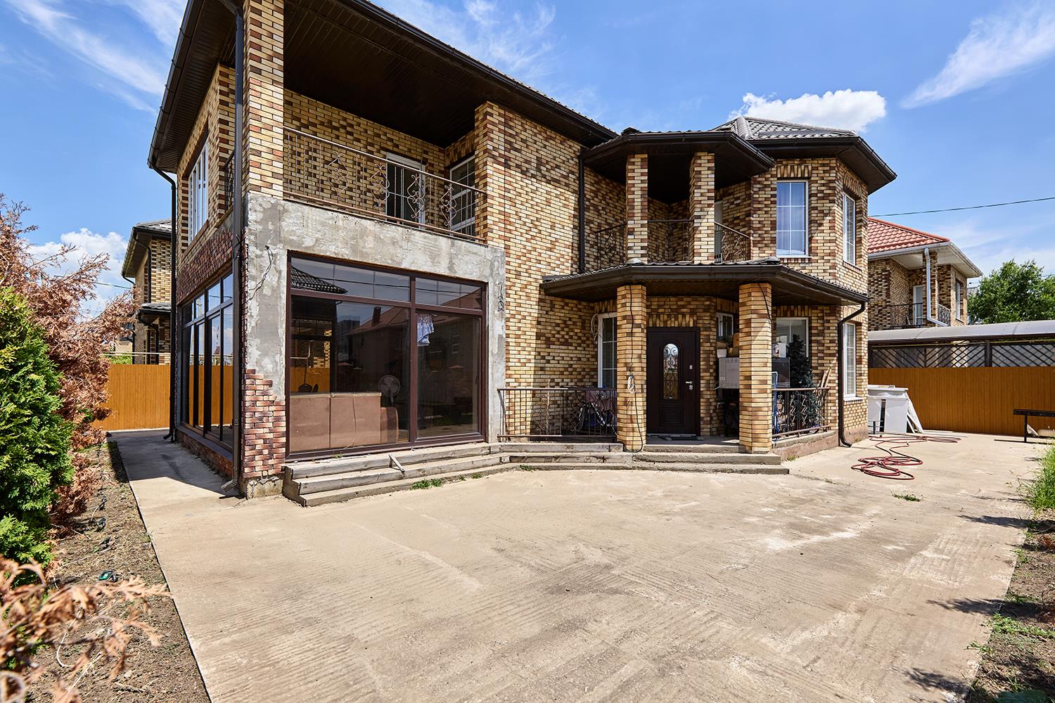 Фото №1: Дом 151 м² + 4 сот. - Краснодар, Прикубанский внутригородской округ, мкр. КП Золотой город, ул. Боголюбовская, 41