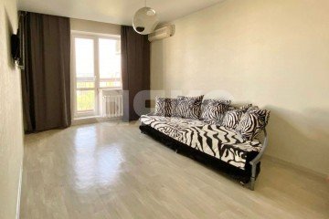 Фото №1: 1-комнатная квартира 35 м² - Нижнекамск, мкр. 11-й, пр-кт Химиков, 88