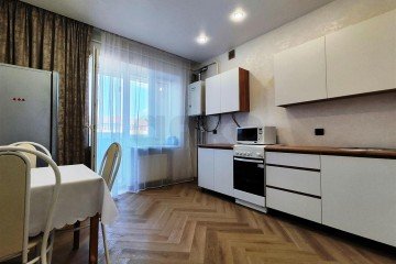 Фото №1: 1-комнатная квартира 39 м² - Берёзовый, мкр. Витаминкомбинат, ул. Целиноградская, 4/2Б
