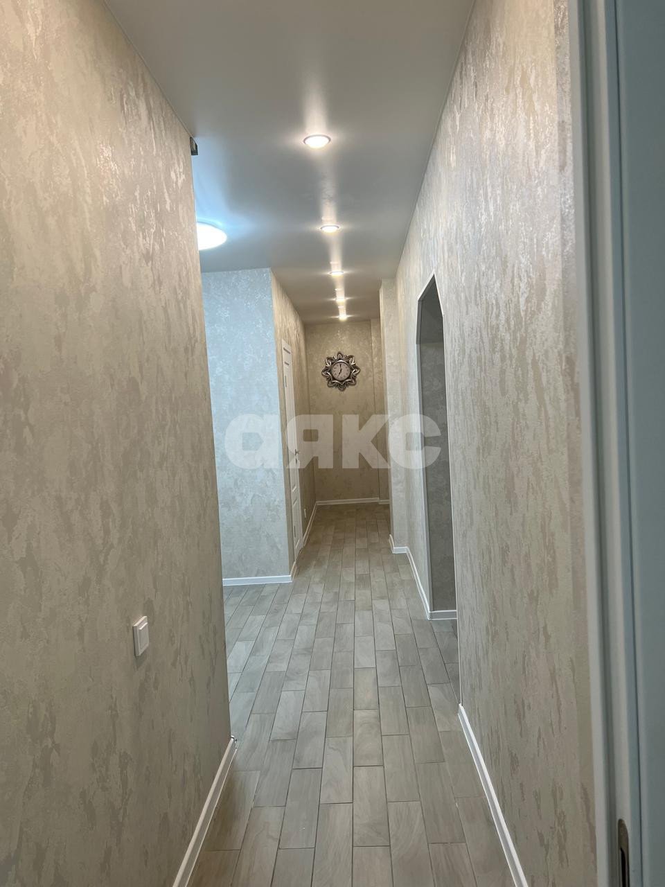 Фото №3: 3-комнатная квартира 90 м² - Волгоград, жилой комплекс Янтарный Город, ул. Маршала Воронова, 14