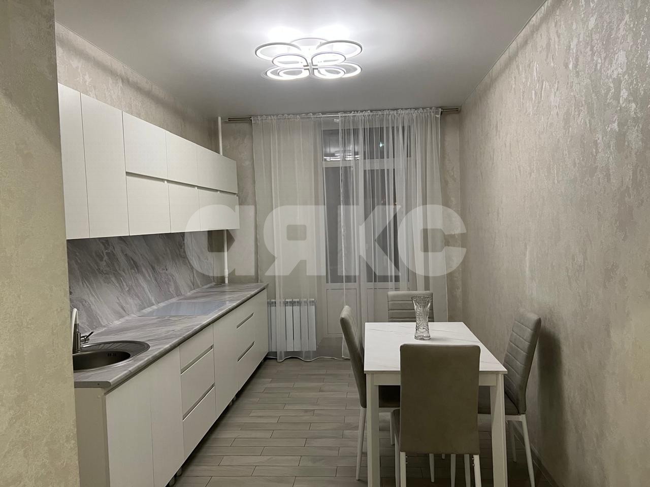 Фото №9: 3-комнатная квартира 90 м² - Волгоград, жилой комплекс Янтарный Город, ул. Маршала Воронова, 14