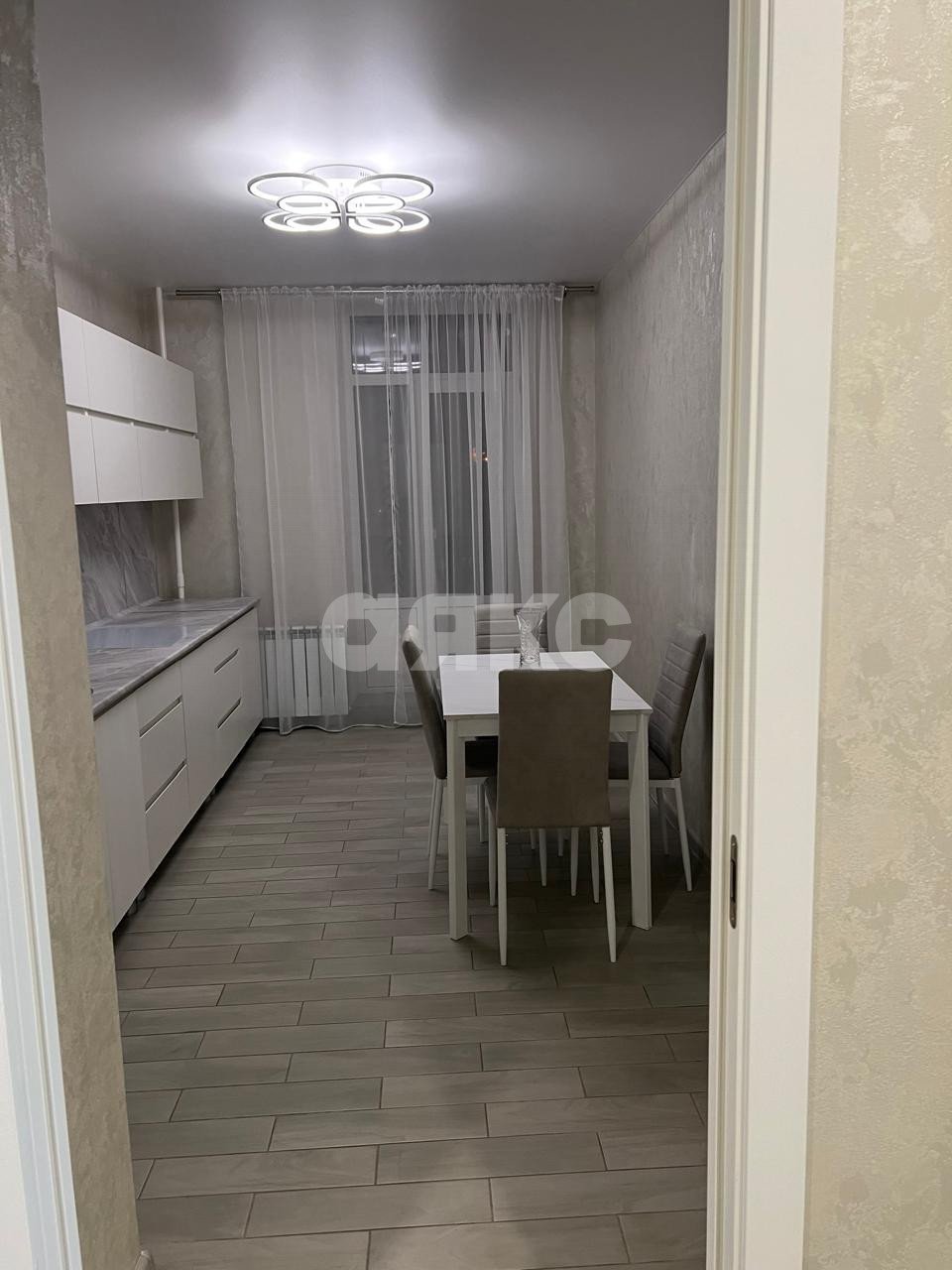 Фото №8: 3-комнатная квартира 90 м² - Волгоград, жилой комплекс Янтарный Город, ул. Маршала Воронова, 14