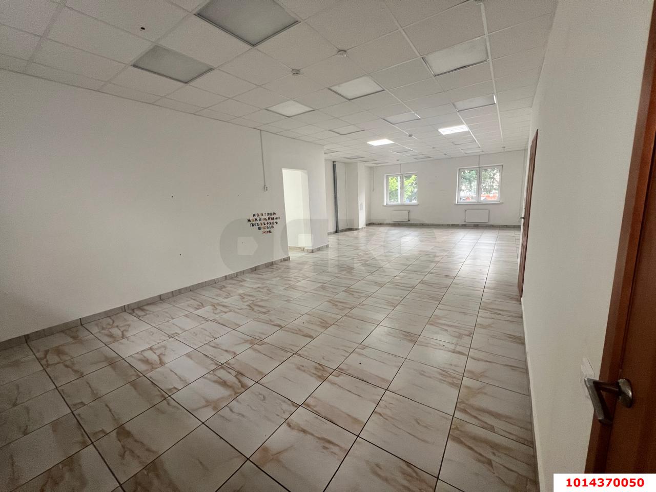 Фото №2: Торговое помещение 162 м² - Краснодар, Славянский, ул. Красных Партизан, 1