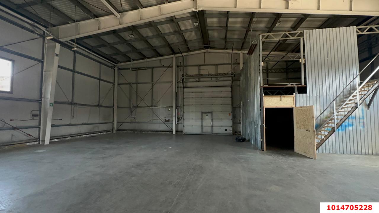 Фото №2: Складское помещение 1100 м² - Новотитаровская, 