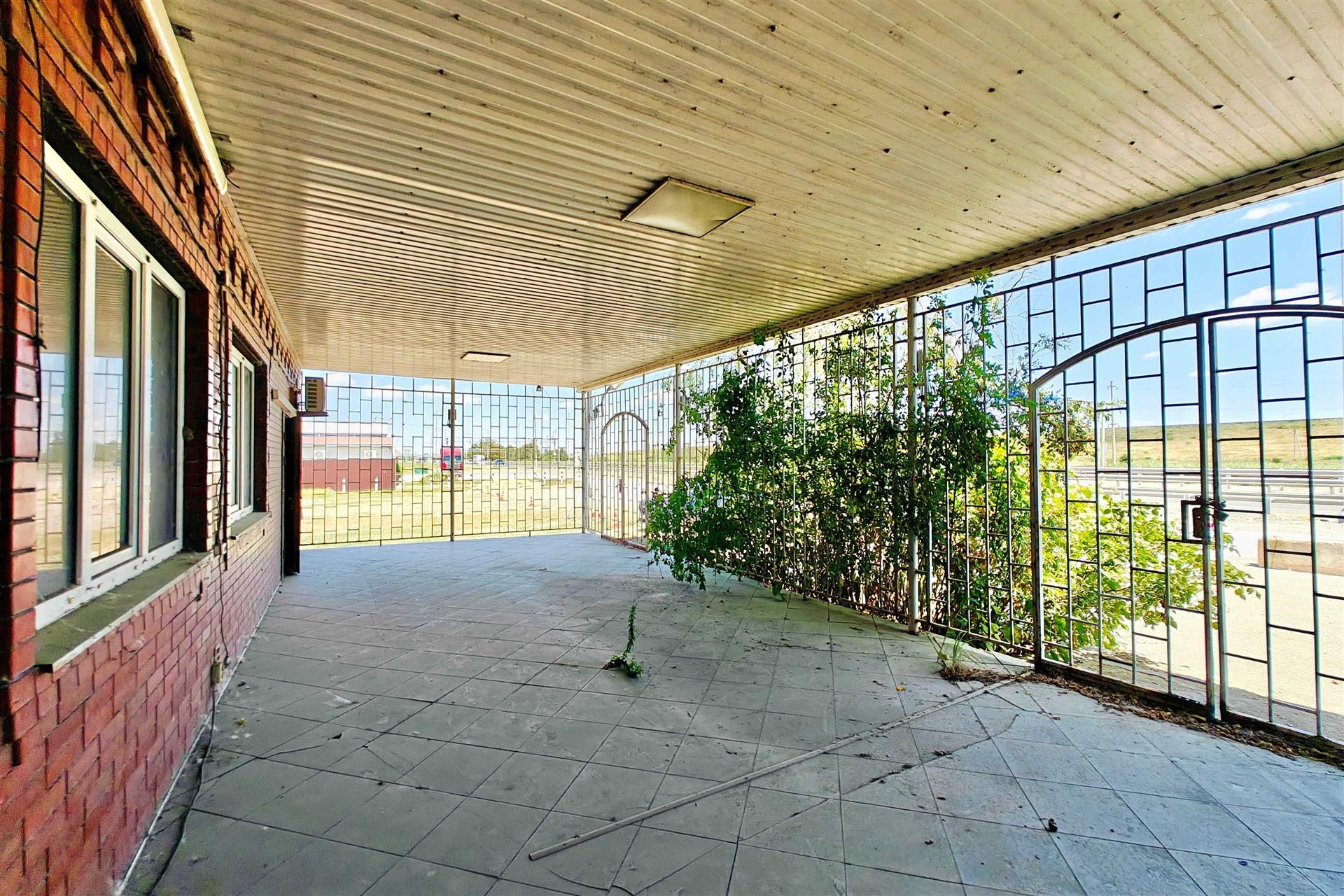 Фото №7: Коммерция 250 м² - Тлюстенхабль, ул. Джубгинское шоссе, 94