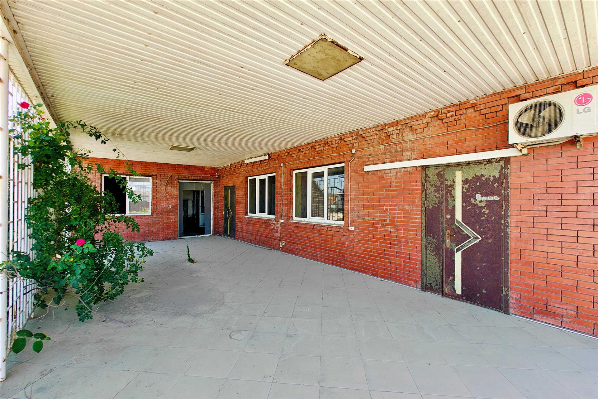 Фото №9: Коммерция 250 м² - Тлюстенхабль, ул. Джубгинское шоссе, 94