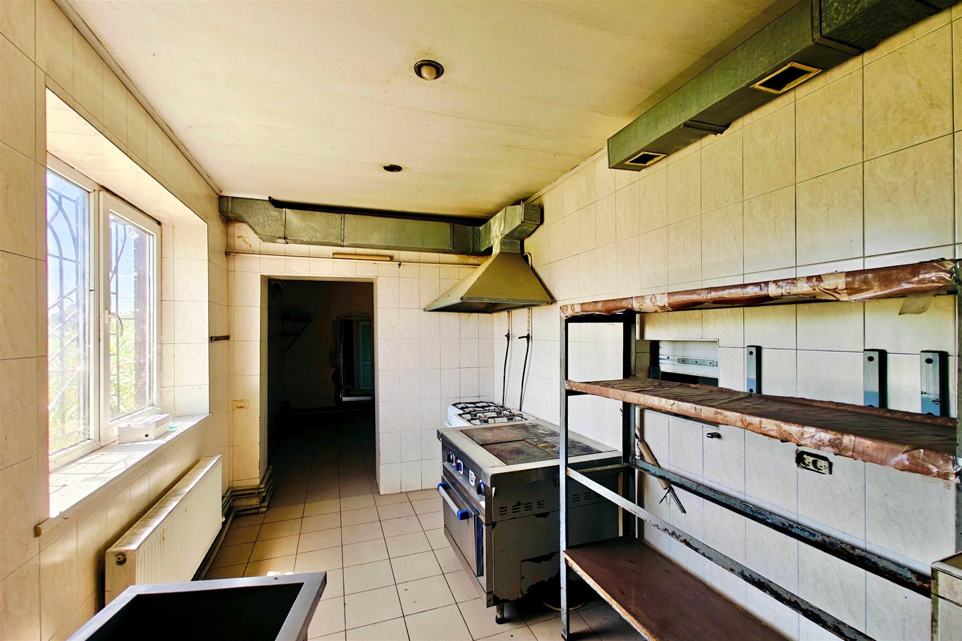 Фото №10: Коммерция 250 м² - Тлюстенхабль, ул. Джубгинское шоссе, 94