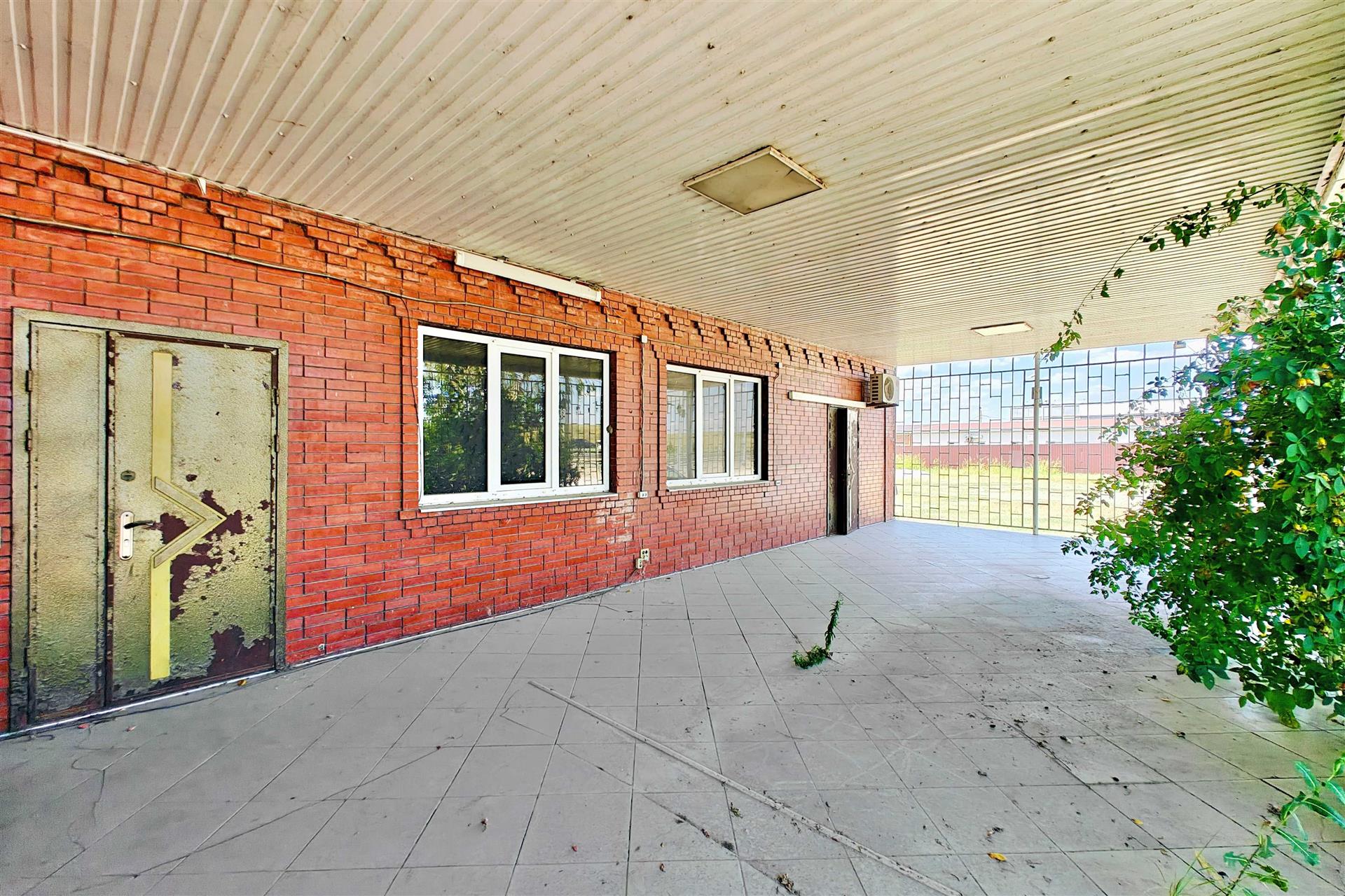 Фото №4: Коммерция 250 м² - Тлюстенхабль, ул. Джубгинское шоссе, 94