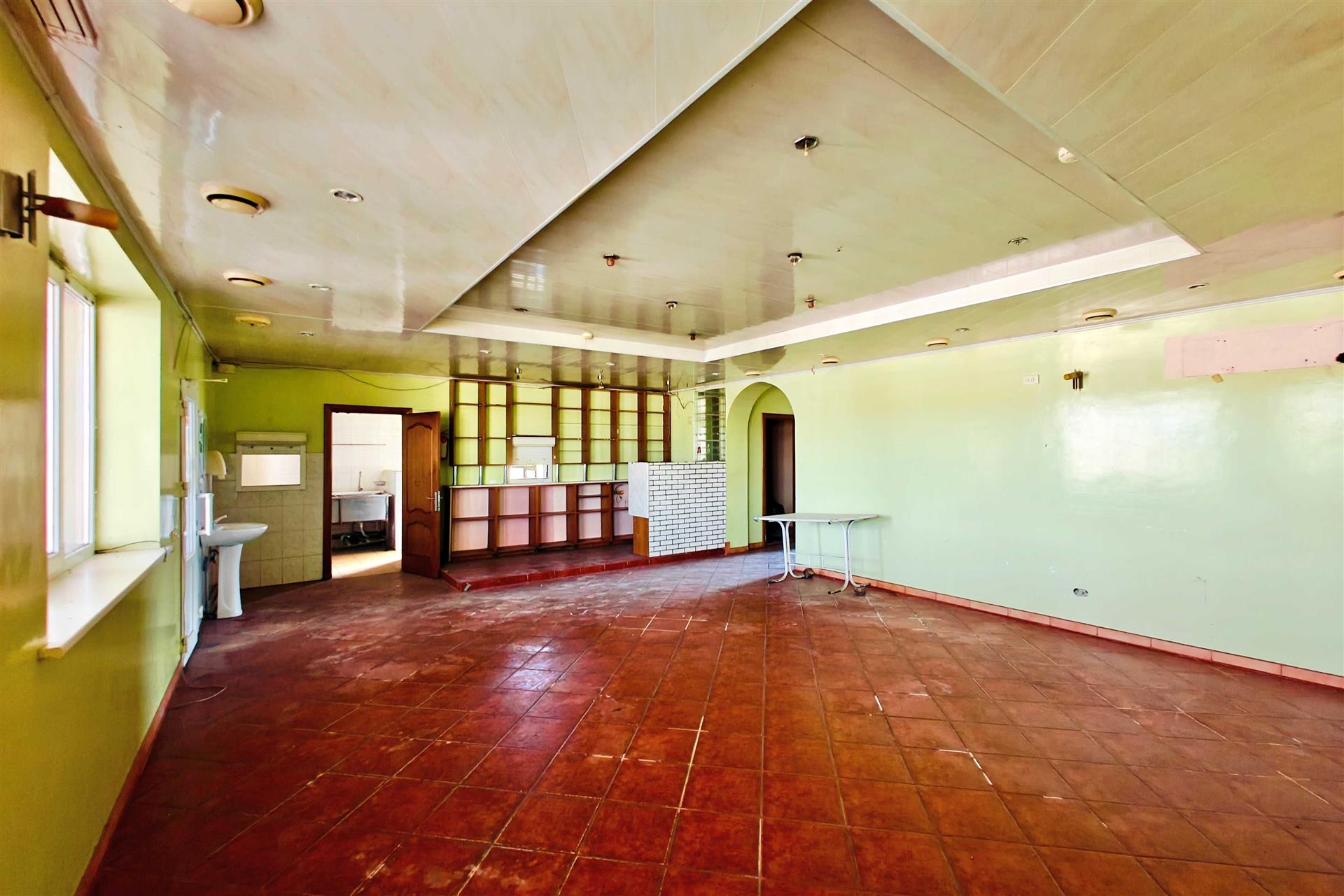 Фото №8: Коммерция 250 м² - Тлюстенхабль, ул. Джубгинское шоссе, 94