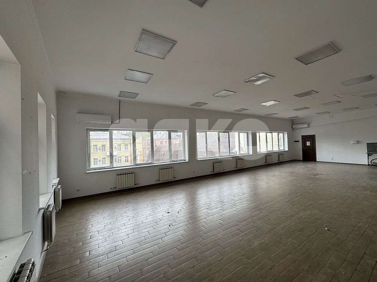 Фото №4: Коммерция 500 м² - Ростов-на-Дону, Нахичевань, ул. Базарная площадь, 5/2