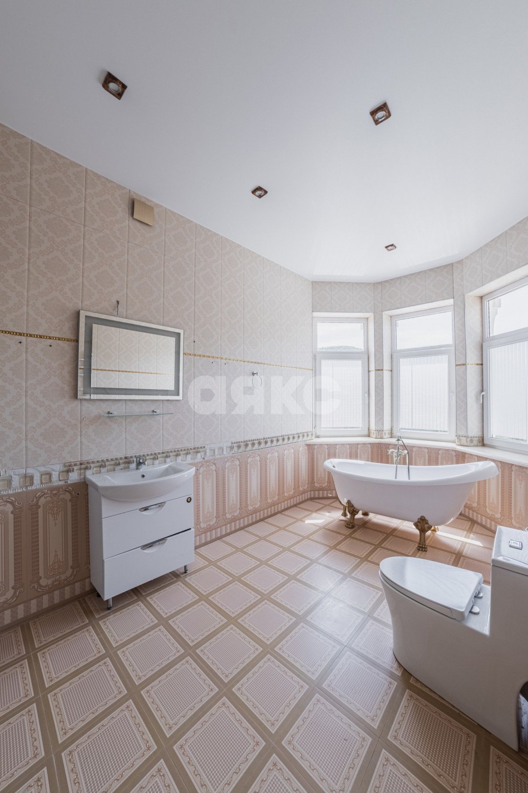 Фото №32: Дом 910 м² + 30 сот. - Прасковеевка, 