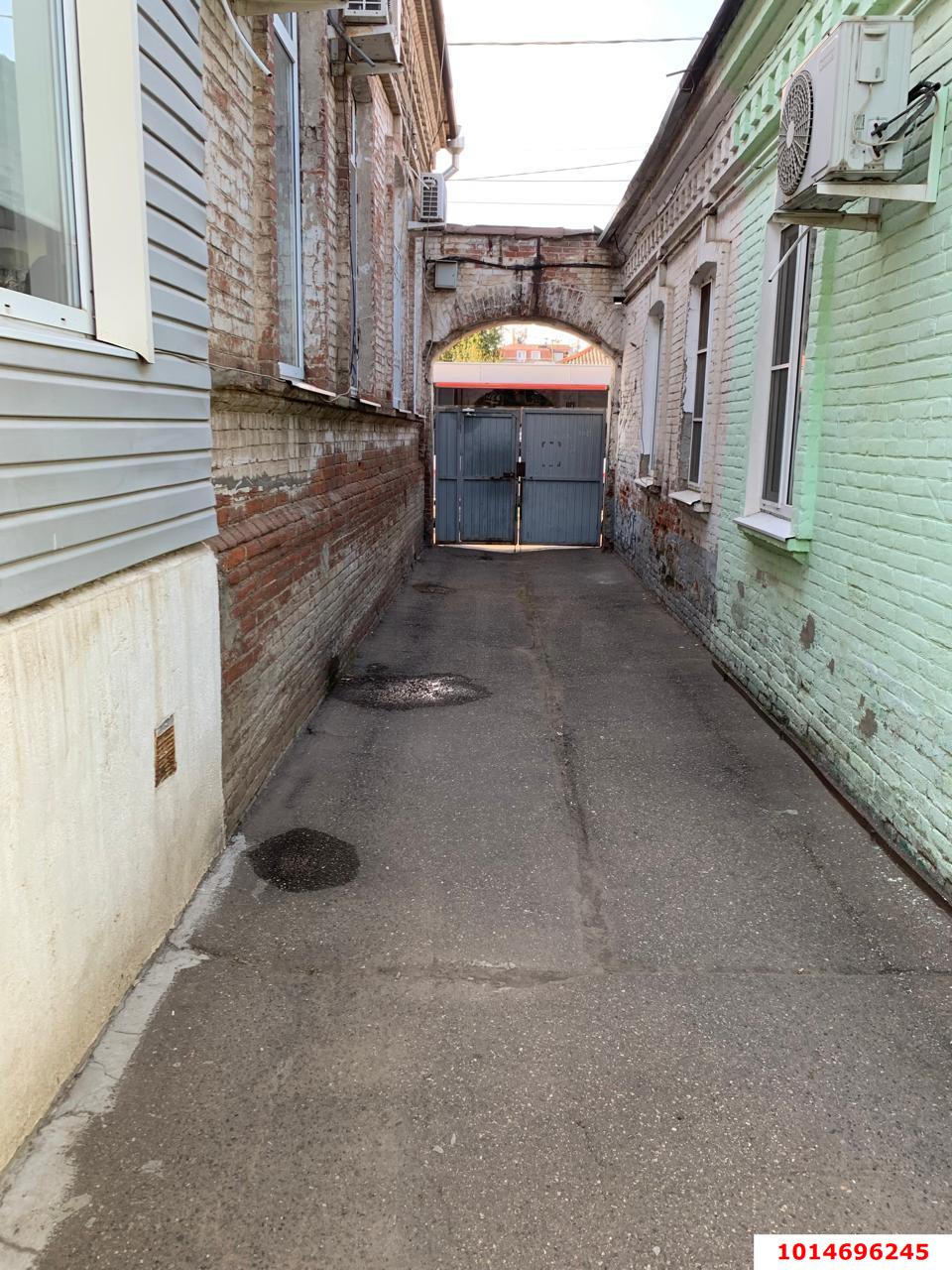 Фото №10: 3-комнатная квартира 39 м² - Краснодар, Центральный внутригородской округ, мкр. Центральный, ул. имени Максима Горького, 130