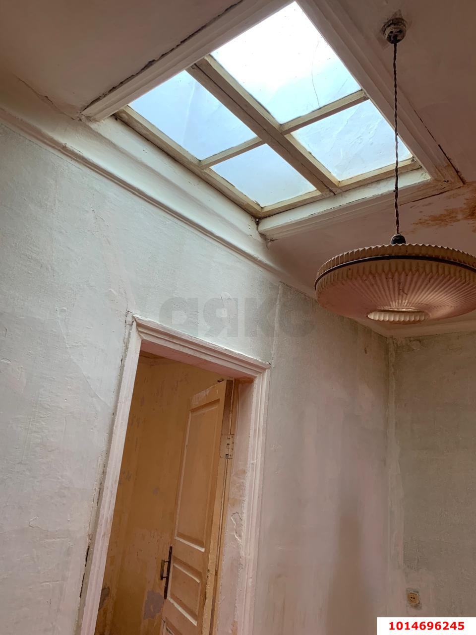 Фото №1: 3-комнатная квартира 39 м² - Краснодар, Центральный внутригородской округ, мкр. Центральный, ул. имени Максима Горького, 130