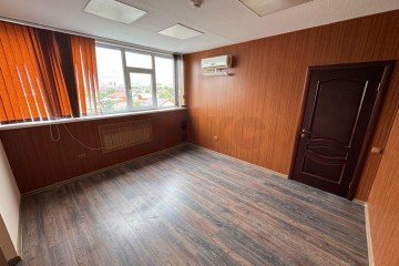 Фото №1: Офисное помещение 38 м² - Краснодар, мкр. Кожзавод, ул. Кропоткина, 50