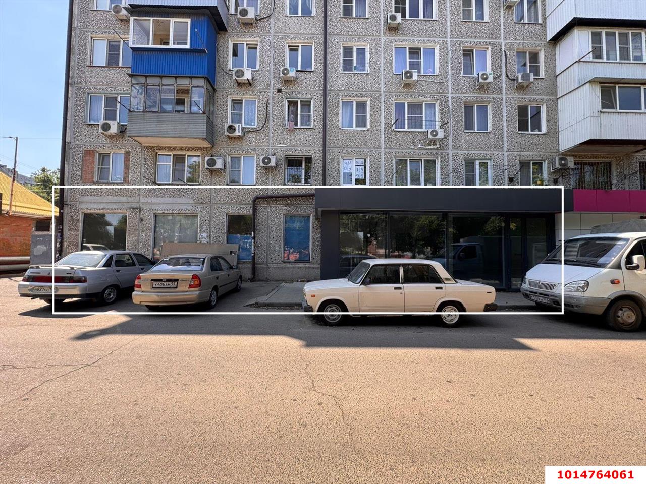 Фото №1: Торговое помещение 430 м² - Краснодар, Гидростроителей, ул. имени Дмитрия Благоева, 2