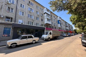 Фото №2: Торговое помещение 430 м² - Краснодар, мкр. Гидростроителей, ул. имени Дмитрия Благоева, 2