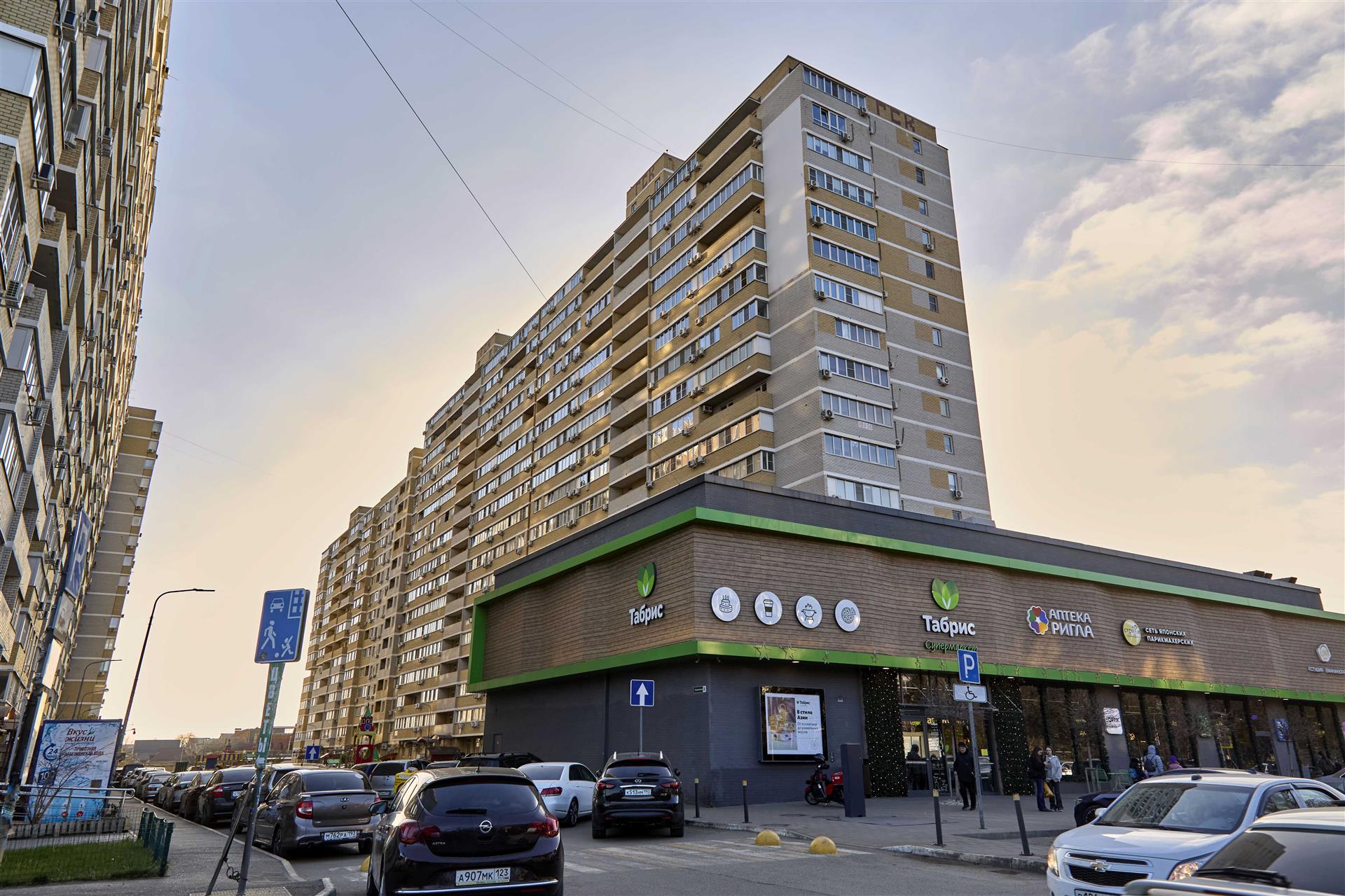 Фото №1: 2-комнатная квартира 70 м² - Краснодар, Прикубанский внутригородской округ, 2-я Площадка, мкр. жилой комплекс Кремлёвские Ворота, ул. Кореновская, 2к1