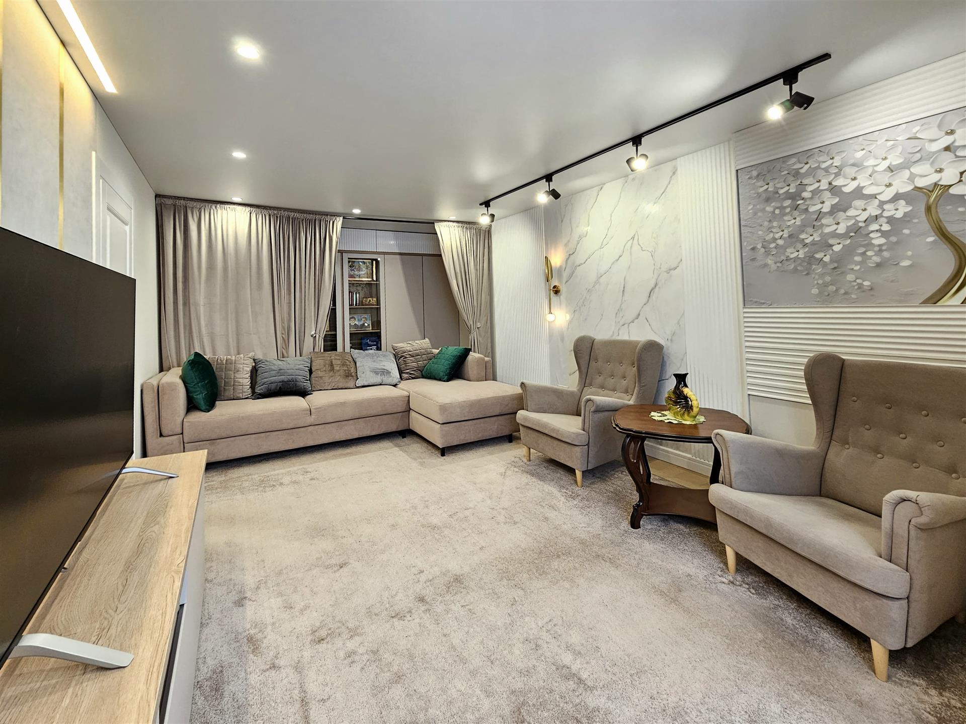 Фото №1: 2-комнатная квартира 70 м² - Краснодар, Карасунский внутригородской округ, мкр. Почтовый, ул. имени Валерия Гассия, 26