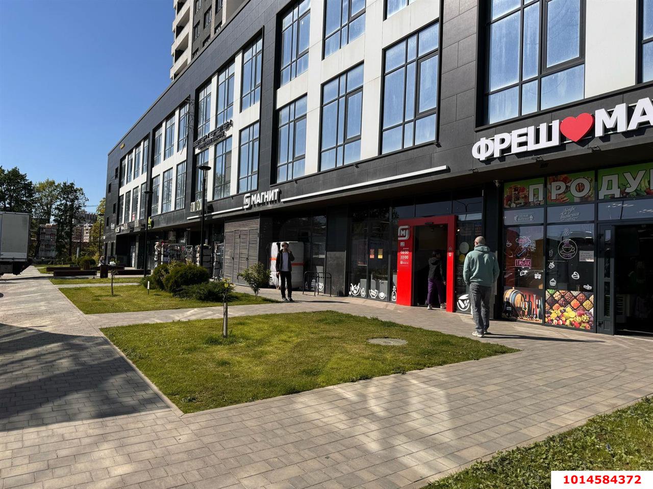 Фото №2: Торговое помещение 77 м² - Краснодар, жилой комплекс Новелла, ул. Питерская, 40