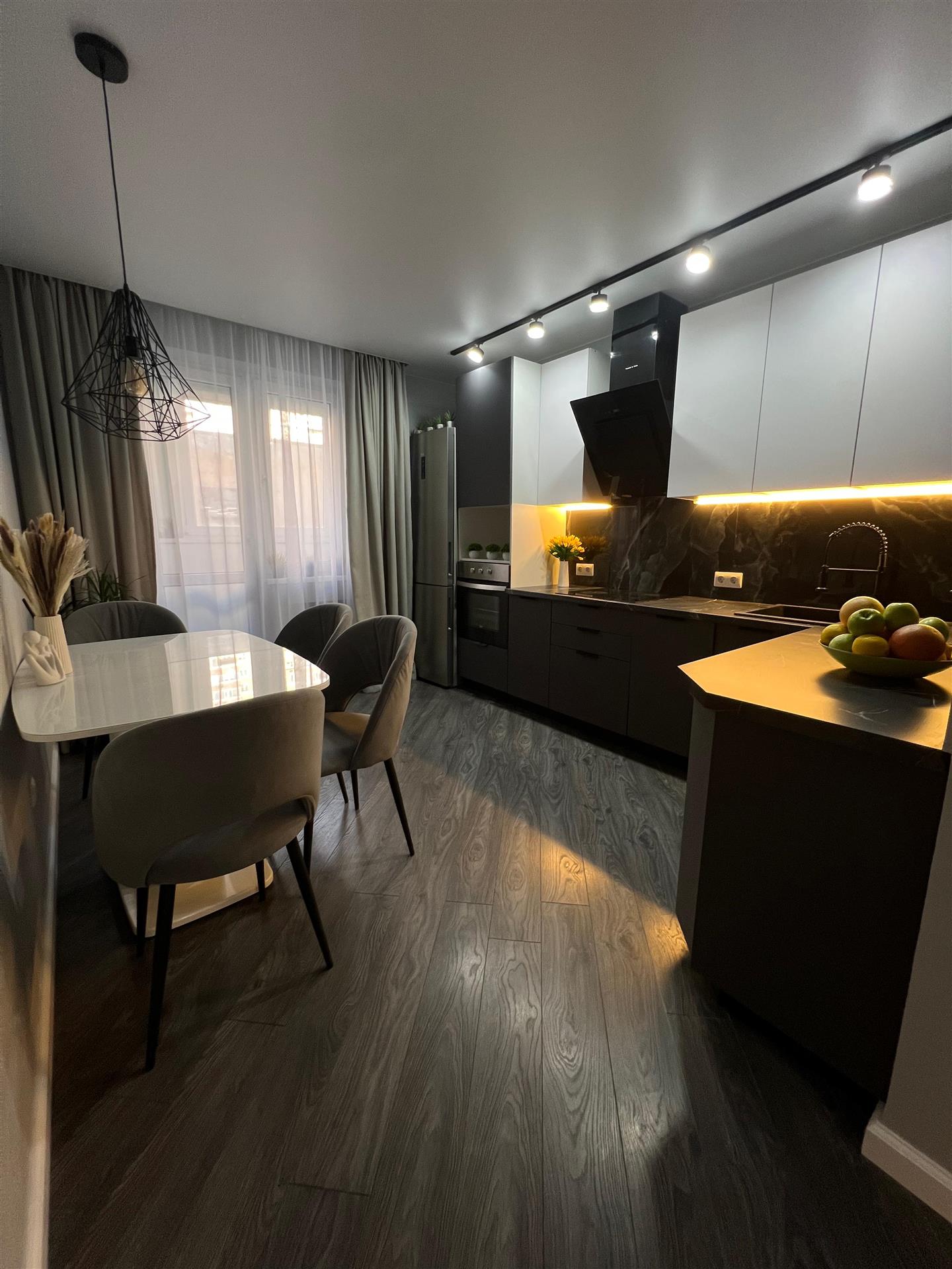 Фото №1: 2-комнатная квартира 70 м² - Краснодар, Музыкальный, имени Петра Метальникова, Прикубанский внутригородской округ, мкр. Завод Радиоизмерительных Приборов, ул. Петра Метальникова, 3/1А