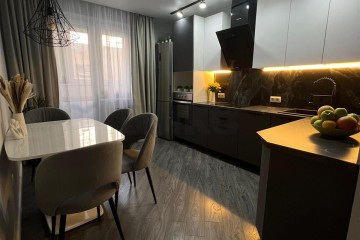 Фото №1: 2-комнатная квартира 70 м² - Краснодар, мкр. имени Петра Метальникова, ул. Петра Метальникова, 3/1А