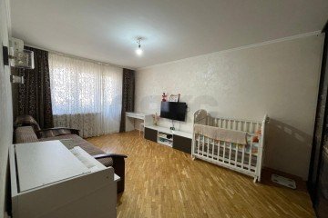 Фото №1: 2-комнатная квартира 58 м² - Краснодар, мкр. Краевая Клиническая Больница, ул. Черкасская, 43