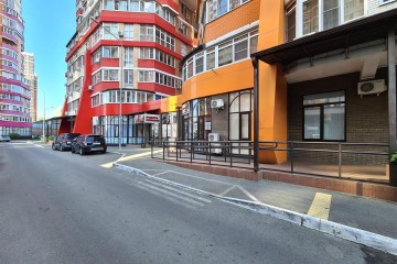 Фото №2: Торговое помещение 129 м² - Краснодар, мкр. Черёмушки, ул. Ставропольская, 91