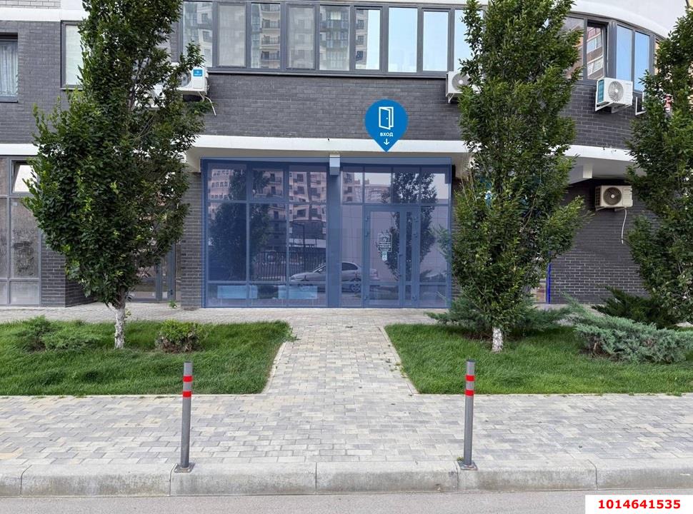 Фото №2: Торговое помещение 47 м² - Краснодар, жилой комплекс Дружный, б-р Адмиралтейский, 3