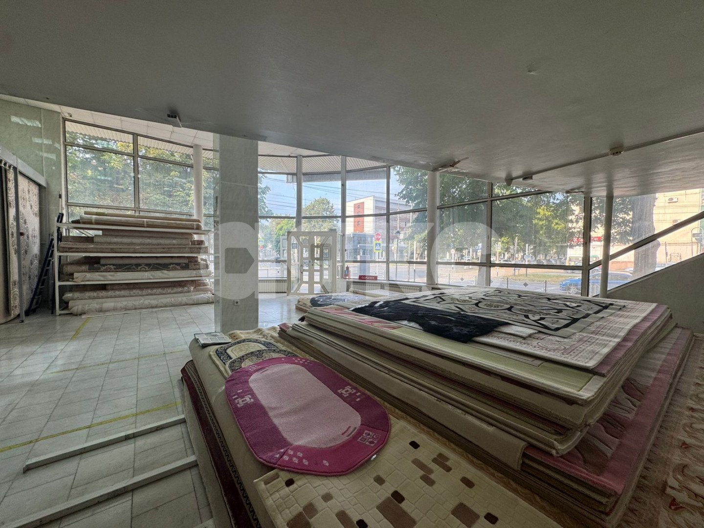 Фото №3: Коммерция 332 м² - Майкоп, Центр, ул. Пролетарская, 229