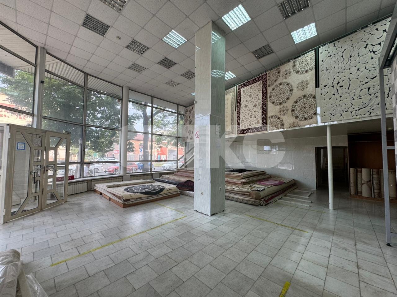 Фото №2: Коммерция 332 м² - Майкоп, Центр, ул. Пролетарская, 229