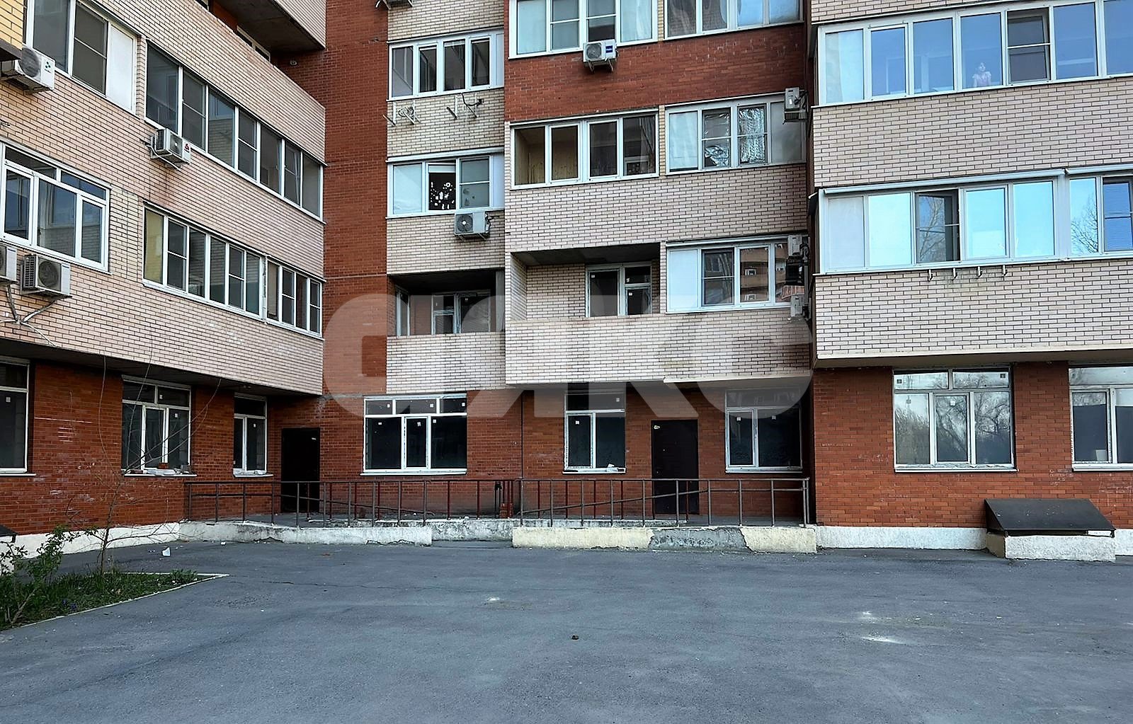 Фото №1: Коммерция 563 м² - Ростов-на-Дону, жилой комплекс Южный, пр-кт Ленина, 140А