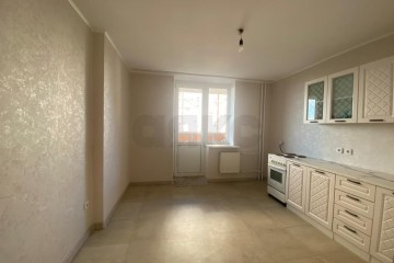 Фото №1: 1-комнатная квартира 40 м² - Краснодар, мкр. Военный городок № 1, ул. имени Калинина, 350/6