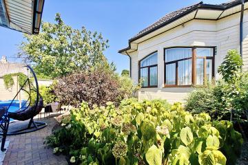 Фото №1: Дом 400 м² - Краснодар, мкр. Западный внутригородской округ, ул. Урицкого, 143