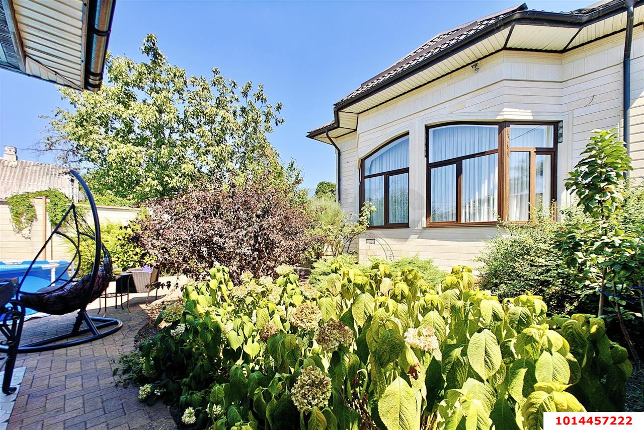 Фото №1: Дом 400 м² + 6 сот. - Краснодар, Сельскохозяйственный Институт, мкр. Западный внутригородской округ, ул. Урицкого, 143