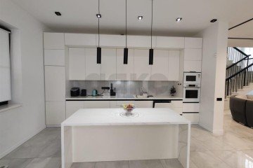 Фото №2: Дом 340 м² - Выселки, мкр. квартал Центр, ул. Центральная площадь