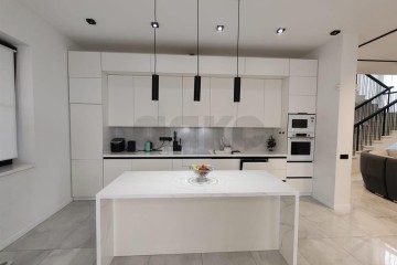 Фото №3: Дом 340 м² - Выселки, мкр. квартал Центр, ул. Центральная площадь