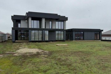 Фото №1: Дом 340 м² - Выселки, мкр. квартал Центр, ул. Центральная площадь