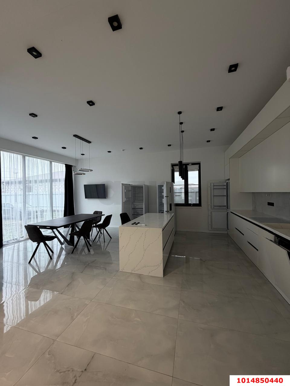 Фото №1: Дом 340 м² + 20 сот. - Выселки, мкр. квартал Центр, ул. Центральная площадь