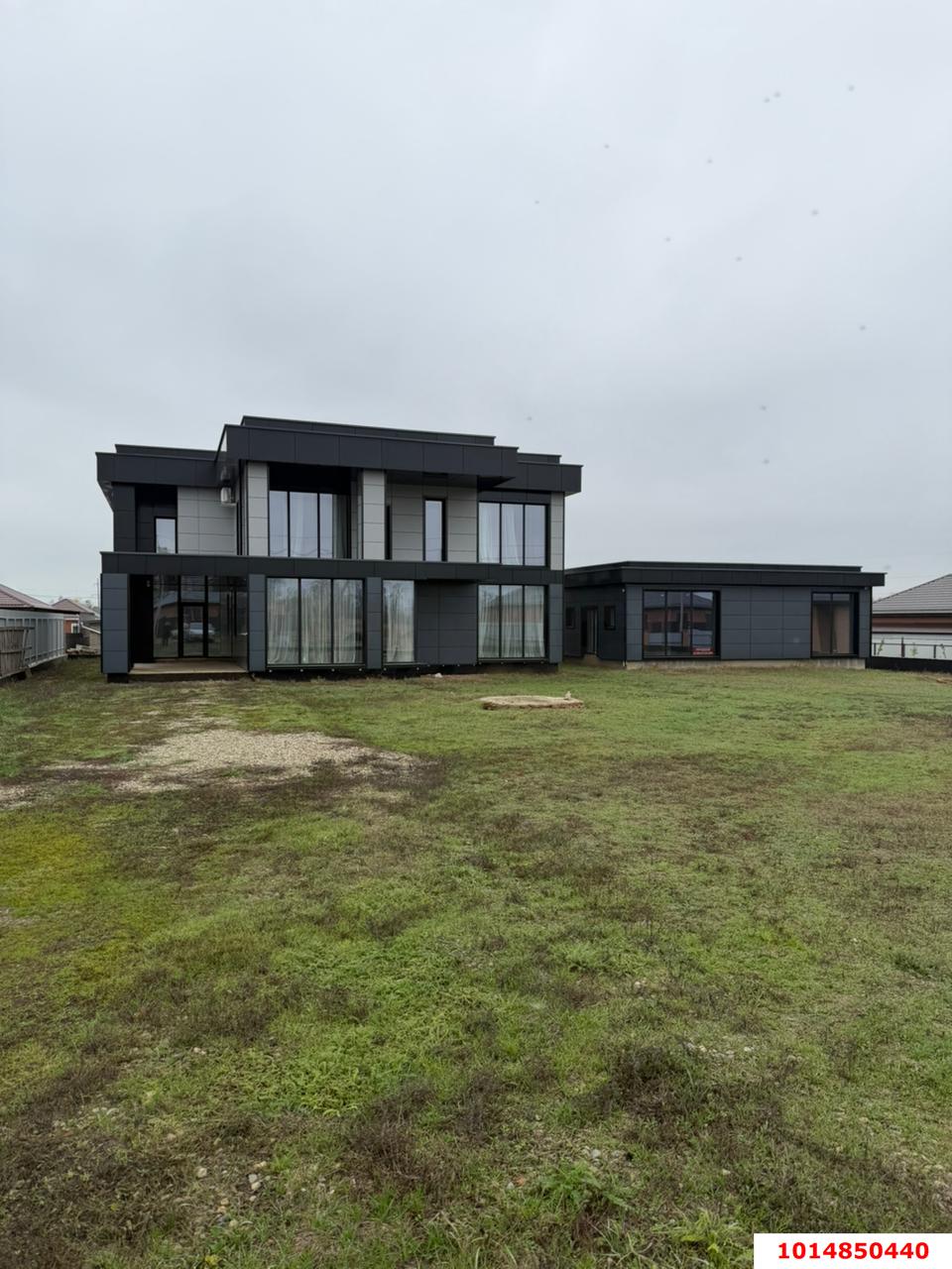 Фото №2: Дом 340 м² + 20 сот. - Выселки, квартал Центр, ул. Центральная площадь