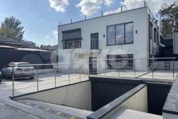 Фото №4: Коммерция 590 м² - Ростов-на-Дону, мкр. Нахичевань, ул. Мясникова, 31