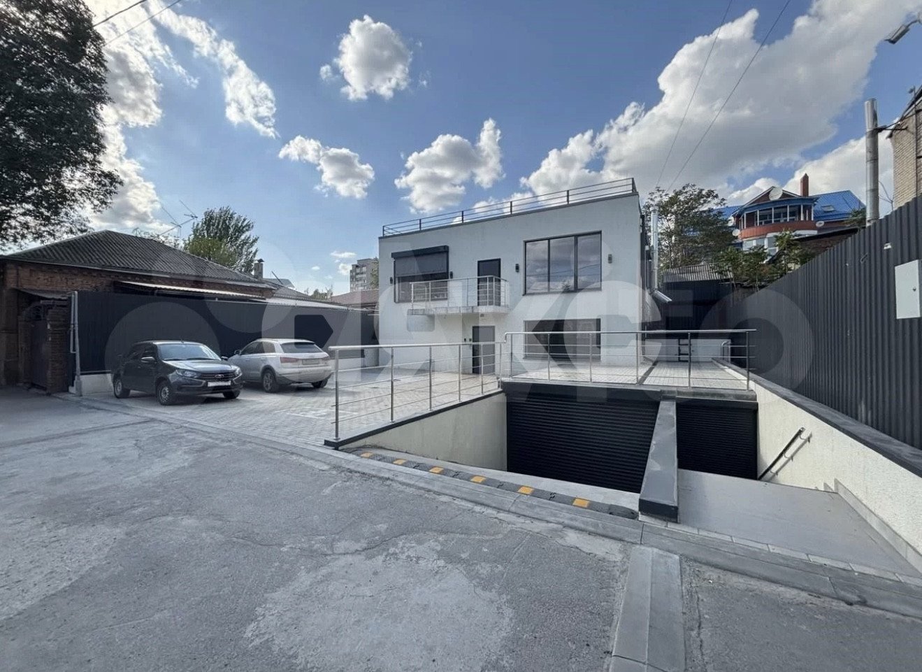 Фото №1: Коммерция 590 м² - Ростов-на-Дону, Нахичевань, ул. Мясникова, 31
