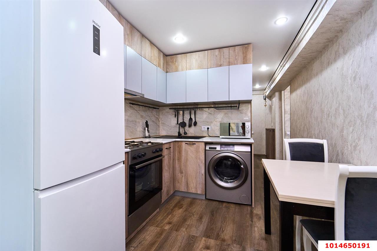 Фото №1: 3-комнатная квартира 42 м² - Краснодар, Карасунский внутригородской округ, мкр. Гидростроителей, ул. имени Игнатова, 31