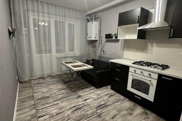 Фото №1: 1-комнатная квартира 39 м² - Берёзовый, мкр. Витаминкомбинат, ул. Целиноградская, 4/2Б
